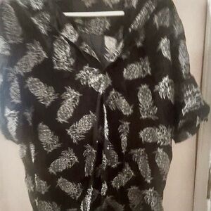 H&M Hawaiian Shirt

• beach
• resortware 
• flowy
• spring break